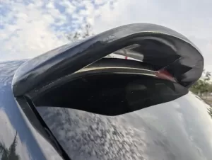 Coche con alerón