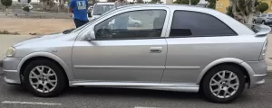 lateral izquierdo coche