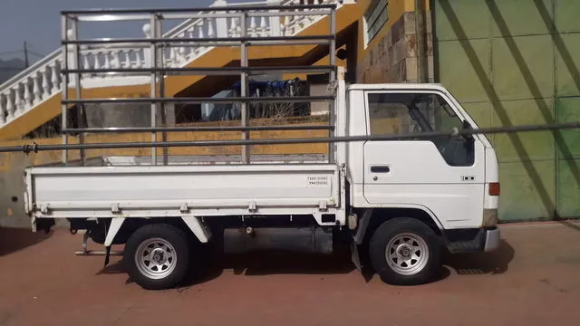 Caballete para transporte de vidrio instalado en un vehículo
