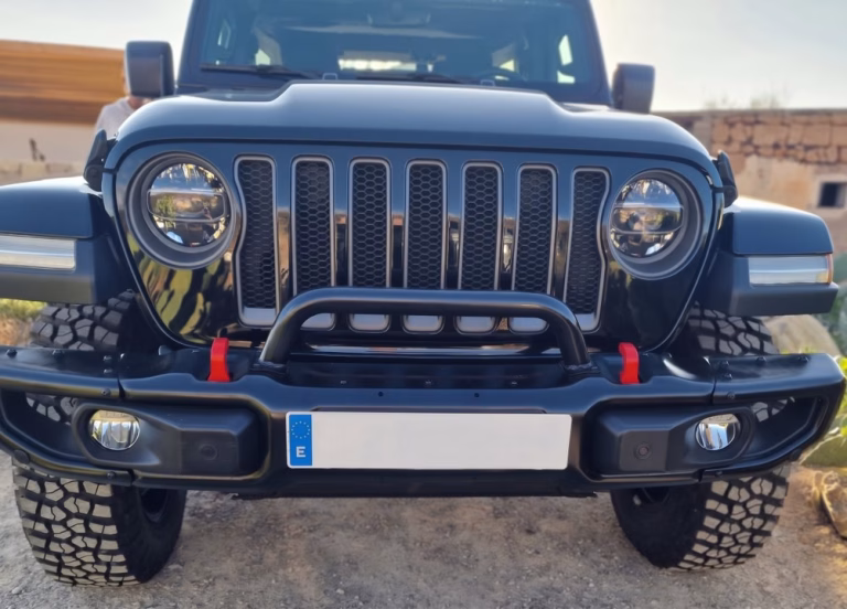 Homologar Jeep Wrangler Unlimited en Tenerife: parachoques con antinieblas