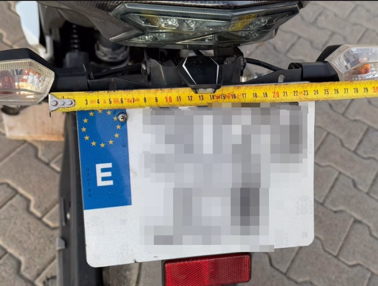 Distancia entre intermitentes de la Kawasaki Z800 en Lanzarote