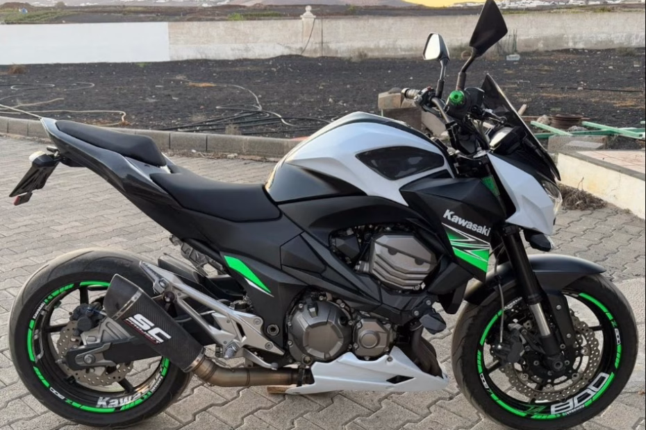 Homologar Kawasaki Z800 en Lanzarote: vista lateral derecha