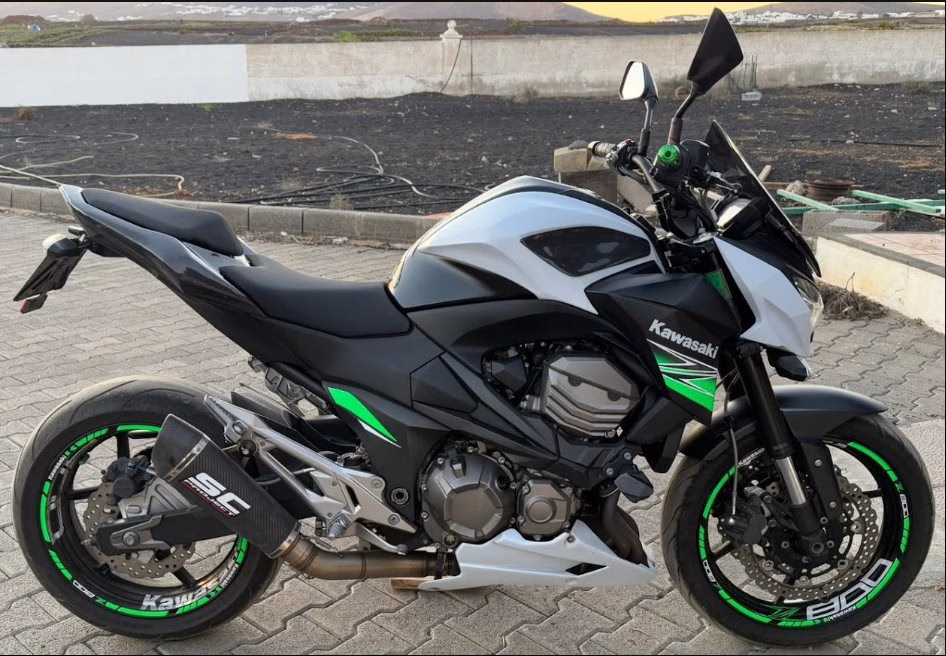 Homologar Kawasaki Z800 en Lanzarote: vista lateral derecha