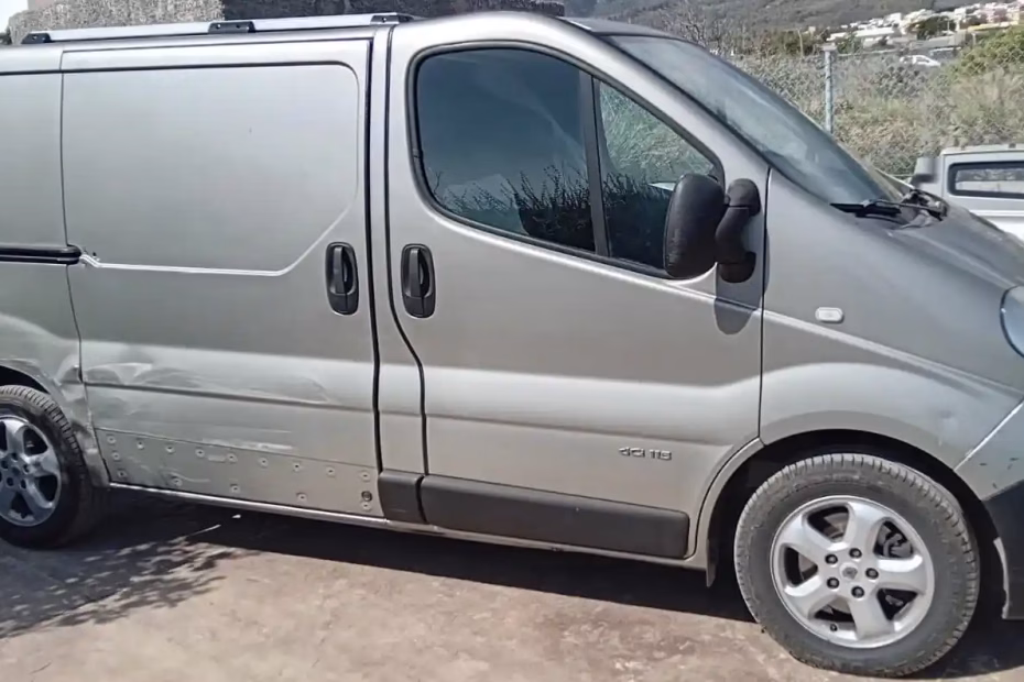 Homologar Renault Trafic en Tenerife: vista lateral derecha