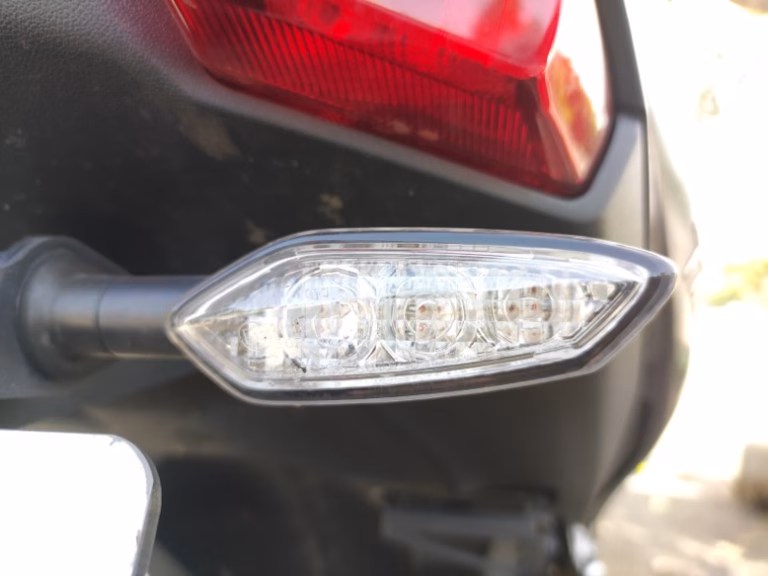 Homologar Yamaha TMAX: intermitentes posteriores