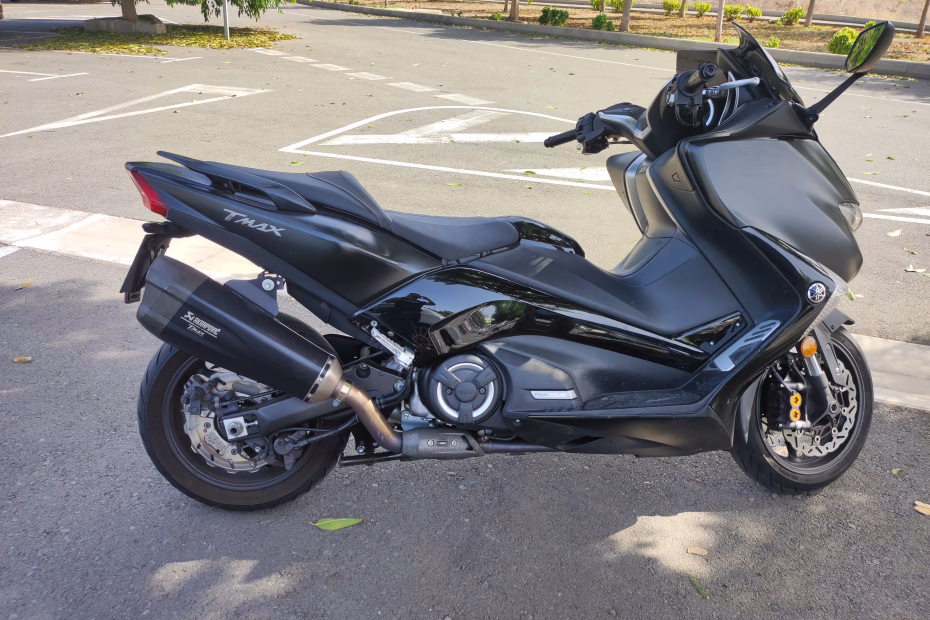 Homologar Yamaha TMAX: vista lateral derecha